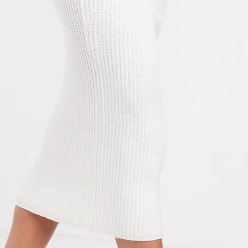 Elegant And Comfy White Knit Skirt